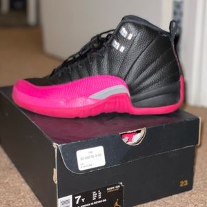 Jordan 12’s pink and black size 7.0 woman’s